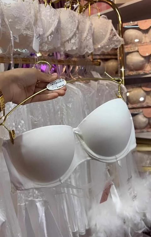 Haut dos nus a brettèles transparentes