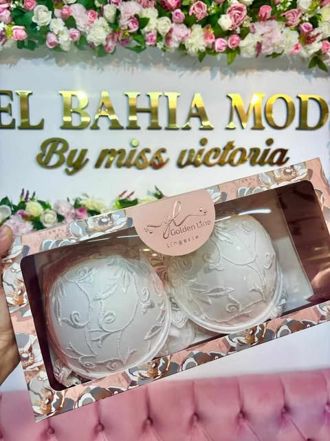 Ensemble robe blanche tesdira en dentelle