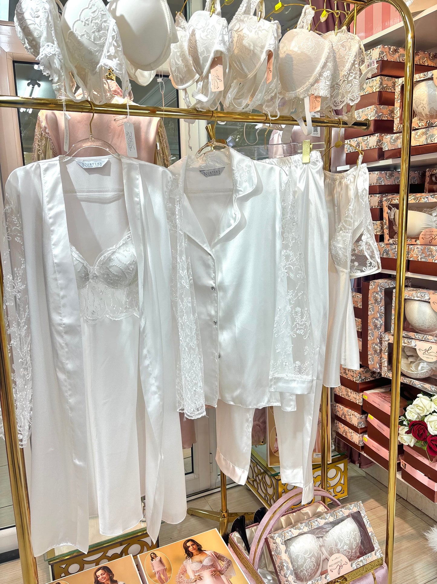 Box 6 pièces satin dentelle